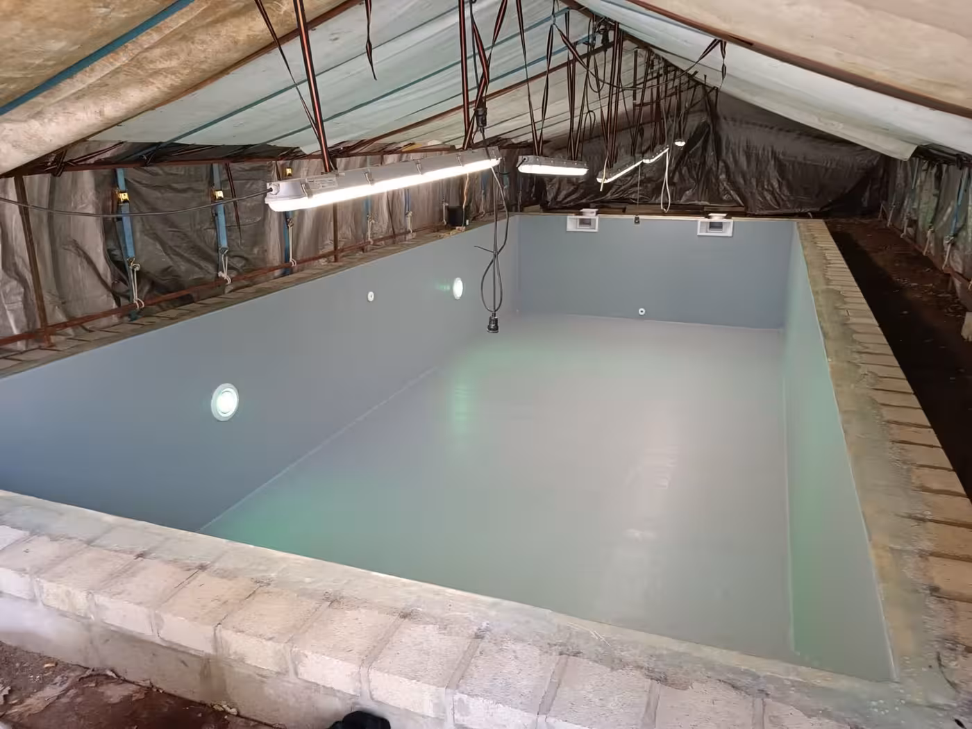 LED-verlichting in de nissen getest met groene gloed
