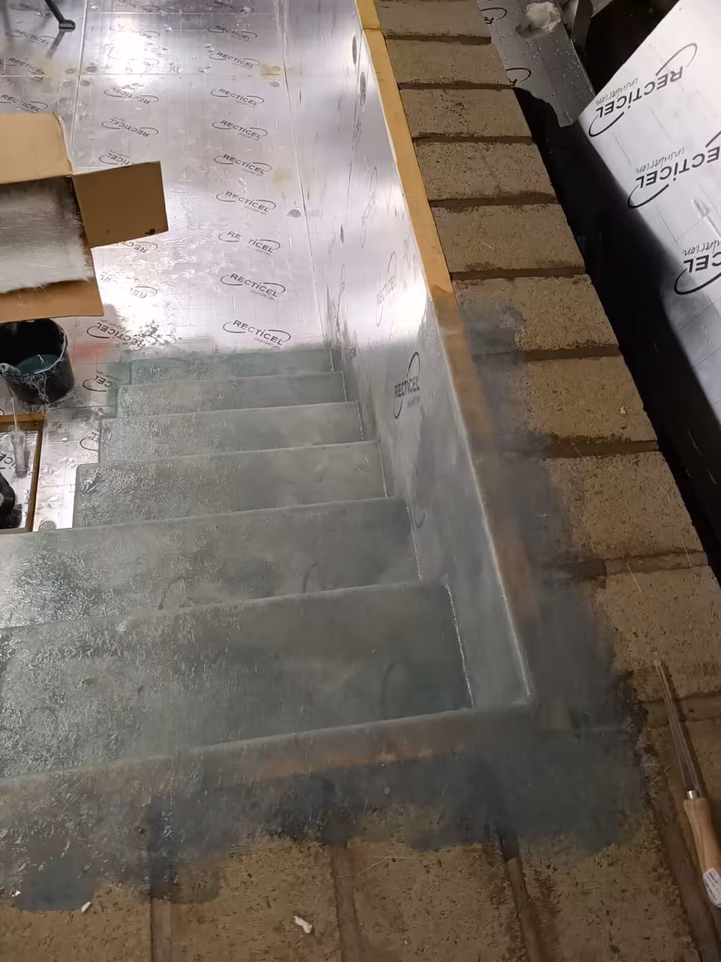 Trap volledig gelamineerd in polyester